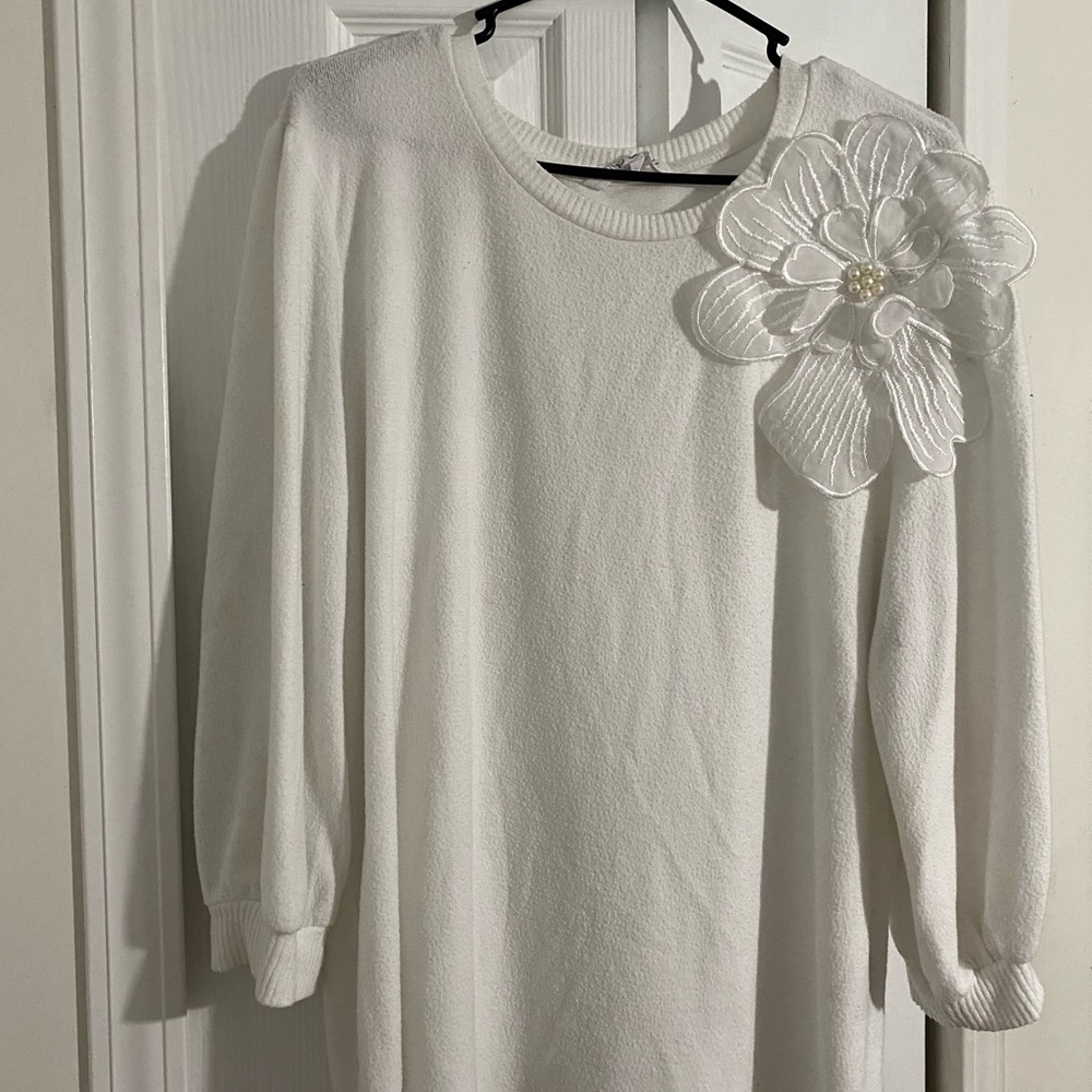 Elegant White Sweater with Floral Accent